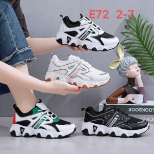 Fashionable sports shoes